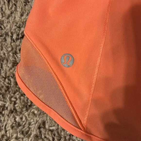 Lululemon Hotty Hot LR Short 2.5” Lined - Picture 4 of 5